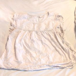 A white short sleeve shirt